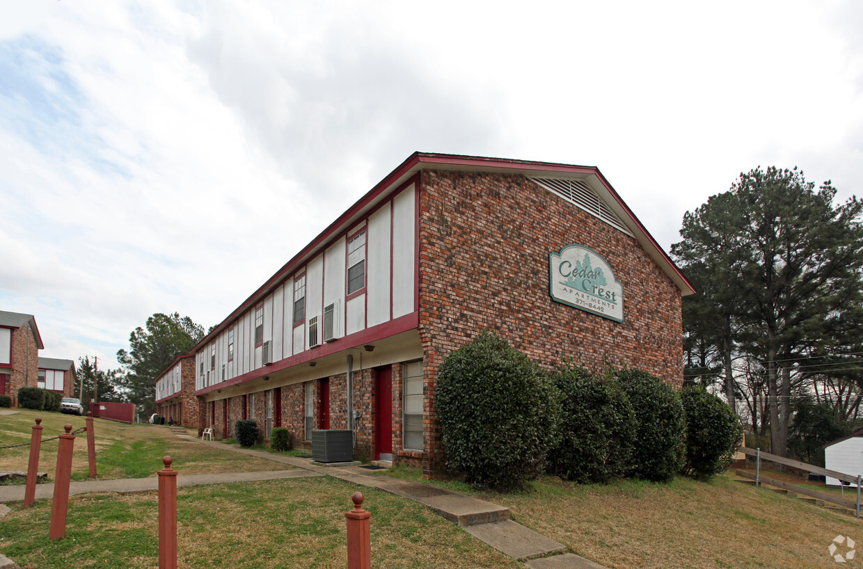 Primary Photo - Cedar Crest Apartments