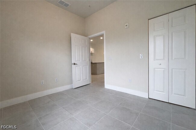 Building Photo - 3325 SW 8th Pl