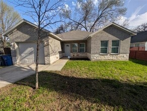 Building Photo - 2550 Eugene St