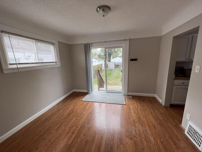 Foto del edificio - 4020 Hazel Ave