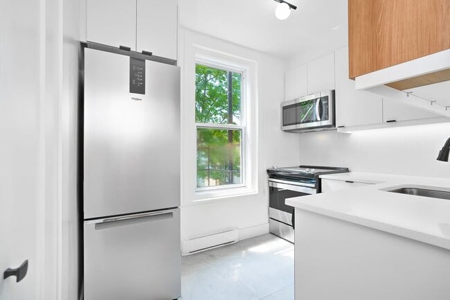 Building Photo - 2112 Av Claremont