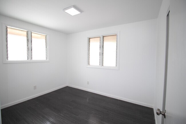 Building Photo - 906 Kilani Ave