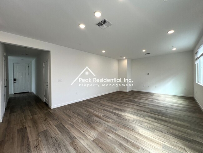 Foto del edificio - Brand New Sacramento 4bd/2.5ba Home!