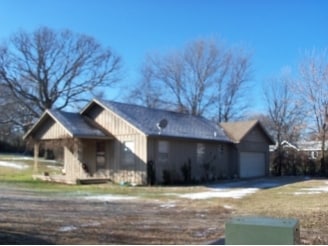 Building Photo - 600 E Poplar St