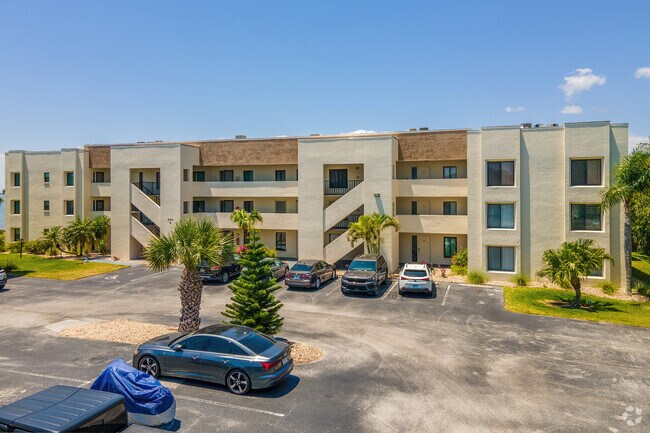 200 International Dr. Cabo Cañaveral, FL 32920 - Canaveral Bay Condominiums