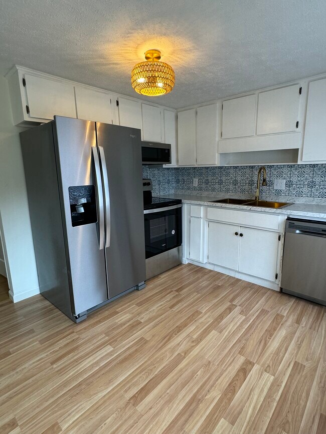 Building Photo - 1613 Hermitage Dr