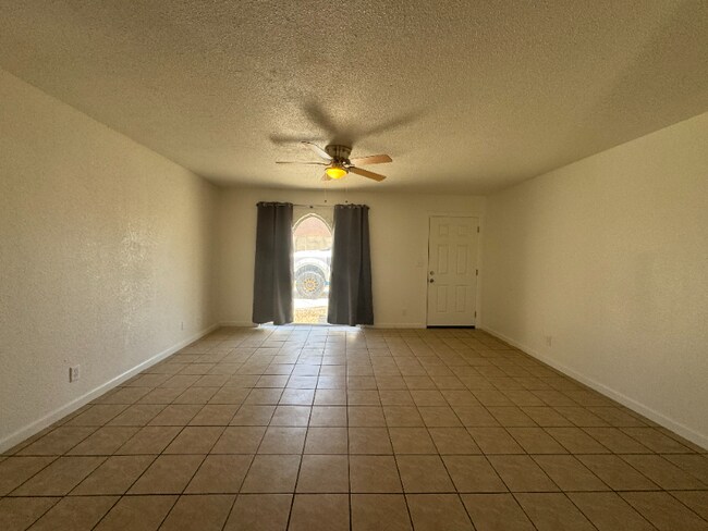 Foto del edificio - 1237 Sunny Ridge Dr