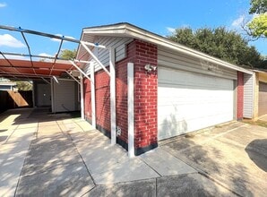 Building Photo - 6827 Maple Spring