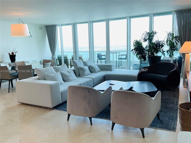 Building Photo - 1643 Brickell Ave