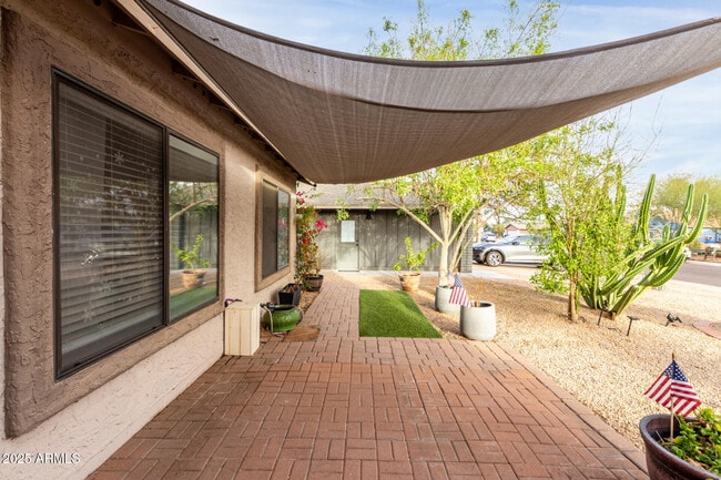 Building Photo - 2744 E Windrose Dr