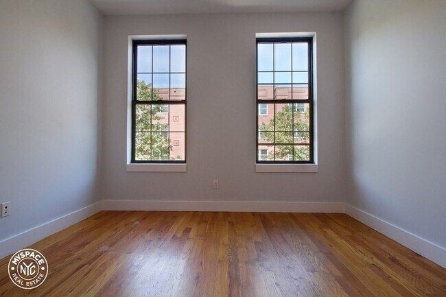 Building Photo - 170 Harman St