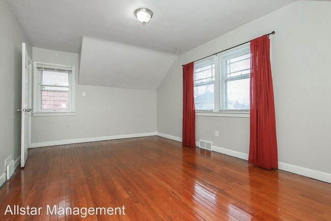 Building Photo - 3 br, 1 bath House - 6215 Merkle Ave