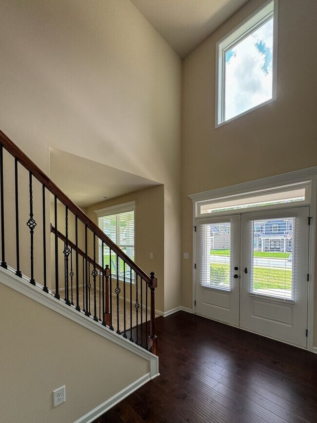 Building Photo - Stunning 5 Bed 4.5 Bath Fayetteville Home with Fenced Yard