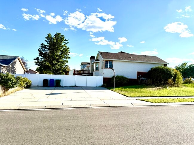 Building Photo - 9283 S Star Lily Cir