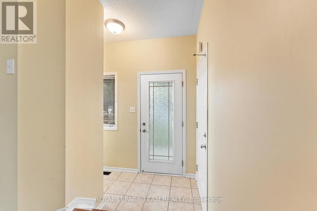 Building Photo - 251 Felicia Crescent