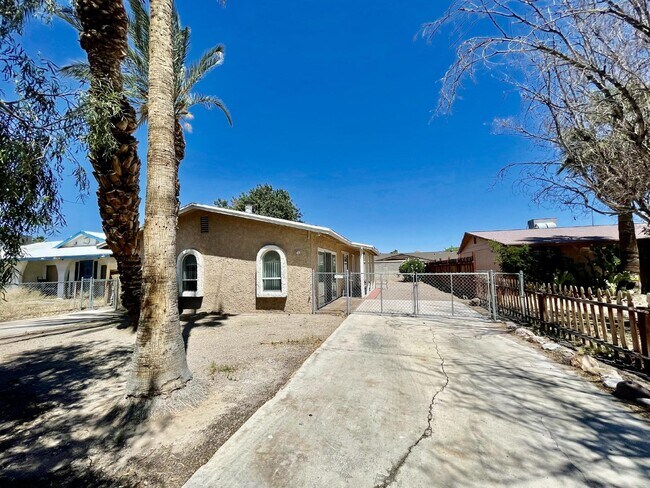 Foto del edificio - Large yard, 2 bed 1 bath home