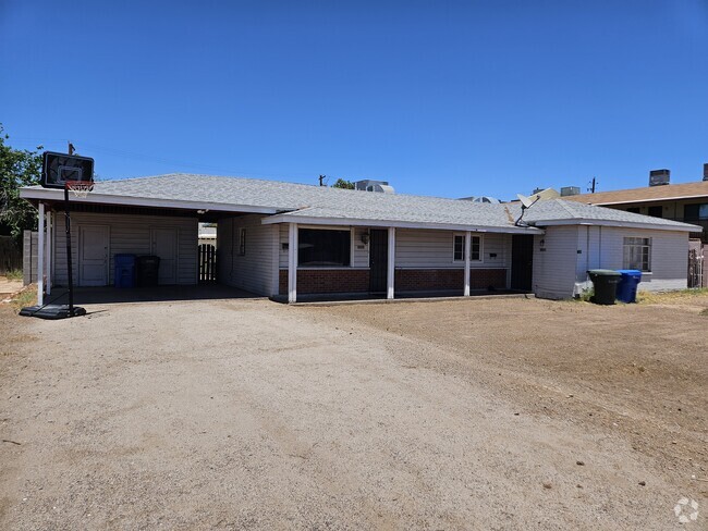 Building Photo - 2326 E Earll Dr