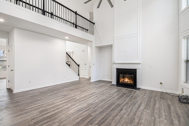 Building Photo - 726 Ivy Chase Loop