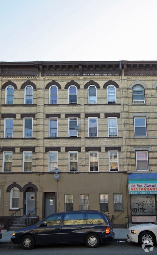 Foto principal - 729 Knickerbocker Ave