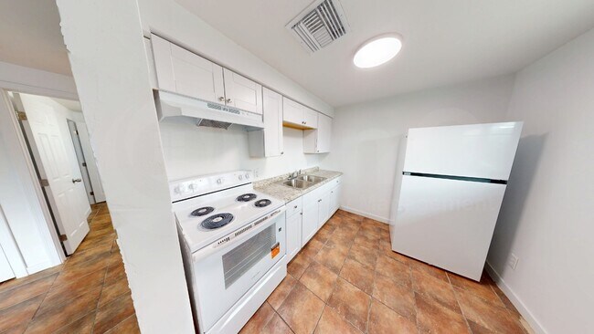 Building Photo - 1814 S Van Buren Ave