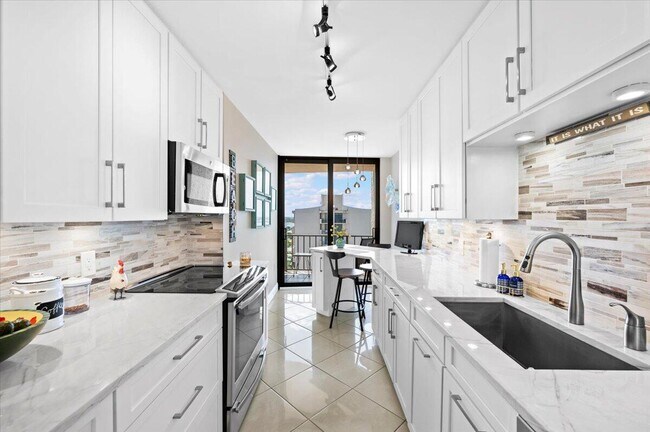 Building Photo - 4200 N Ocean Dr