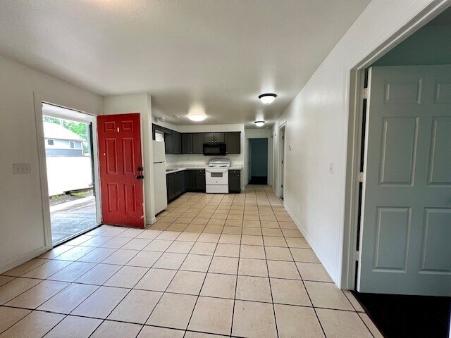 Building Photo - 364 E 7th St