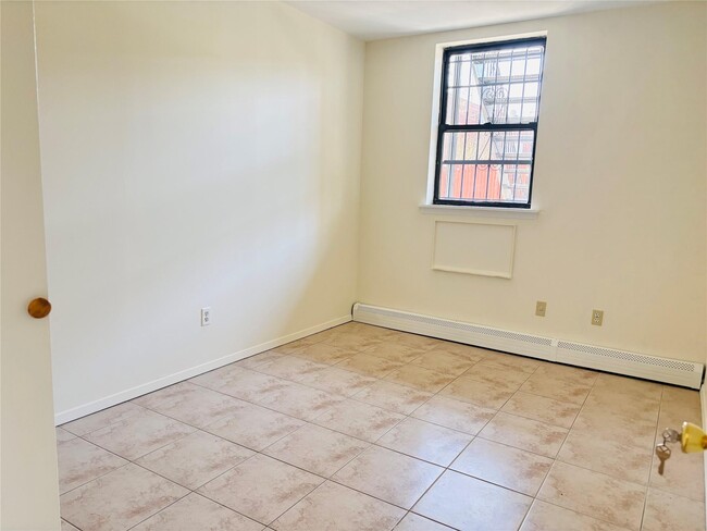 Foto del edificio - 3116 E Tremont Ave