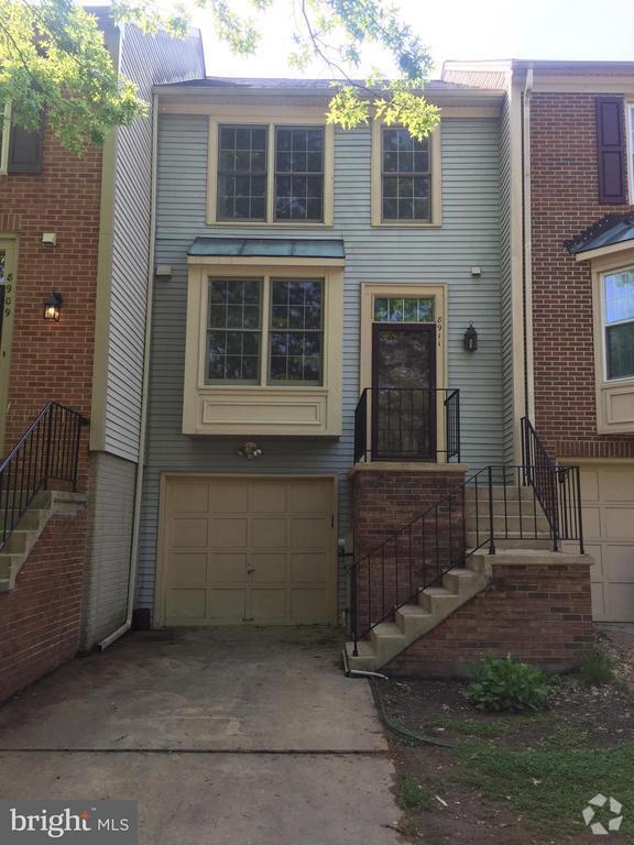 Building Photo - 8911 Oakwood Way