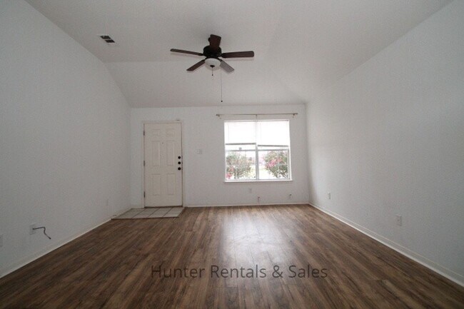 Foto del edificio - Charming 3-Bedroom Duplex in Prime Killeen...