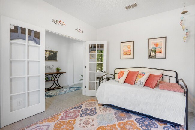 Foto del edificio - Recent Construction Fully Furnished 4 Bedroom Home Available Near Golf Course Rd & Southern Blvd!