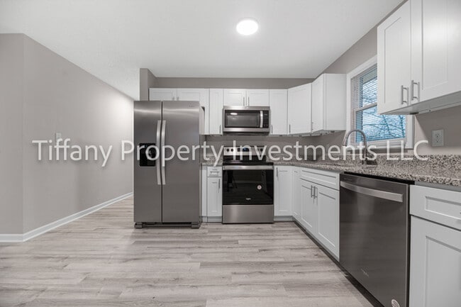 Building Photo - 2331 Woodleaf Dr