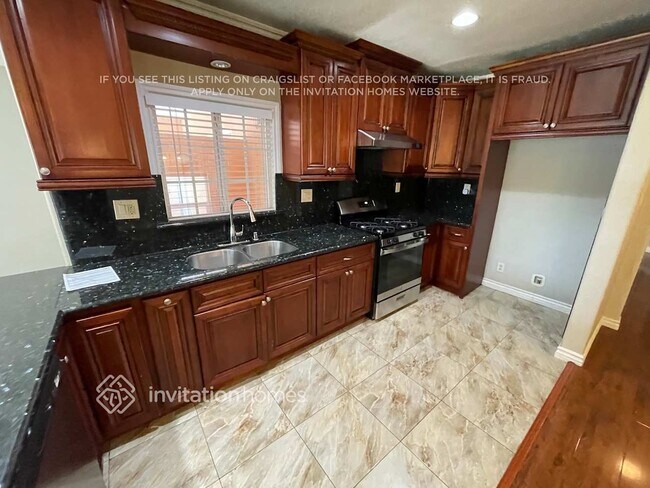 Foto del edificio - 260 E Plenty St