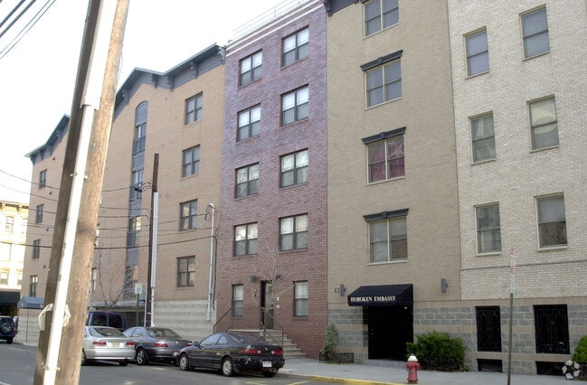 Building Photo - 91 Madison St