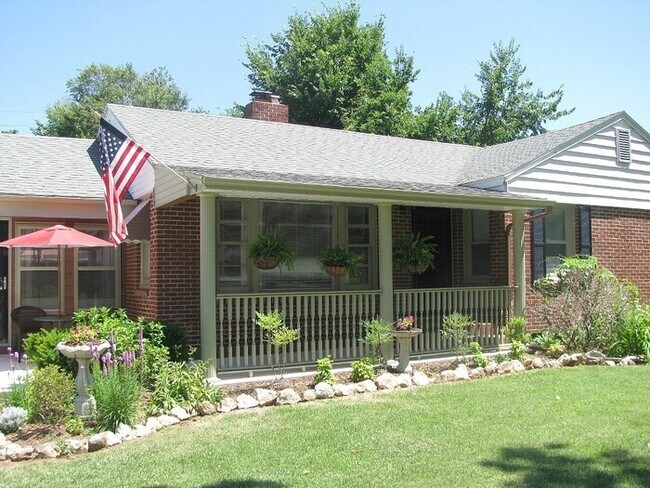 Foto del edificio - Stunning 3 Bedroom, 2 Bath Home in Univers...