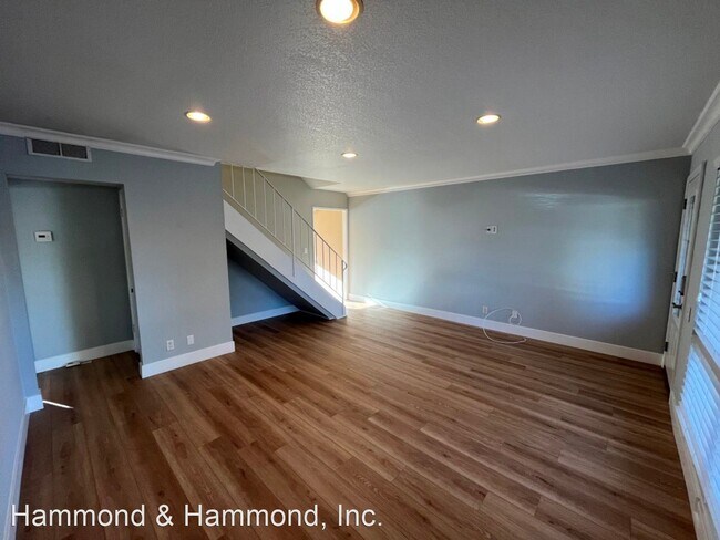 Foto del edificio - 3 br, 2 bath House - 981 Ravenwood Ave.
