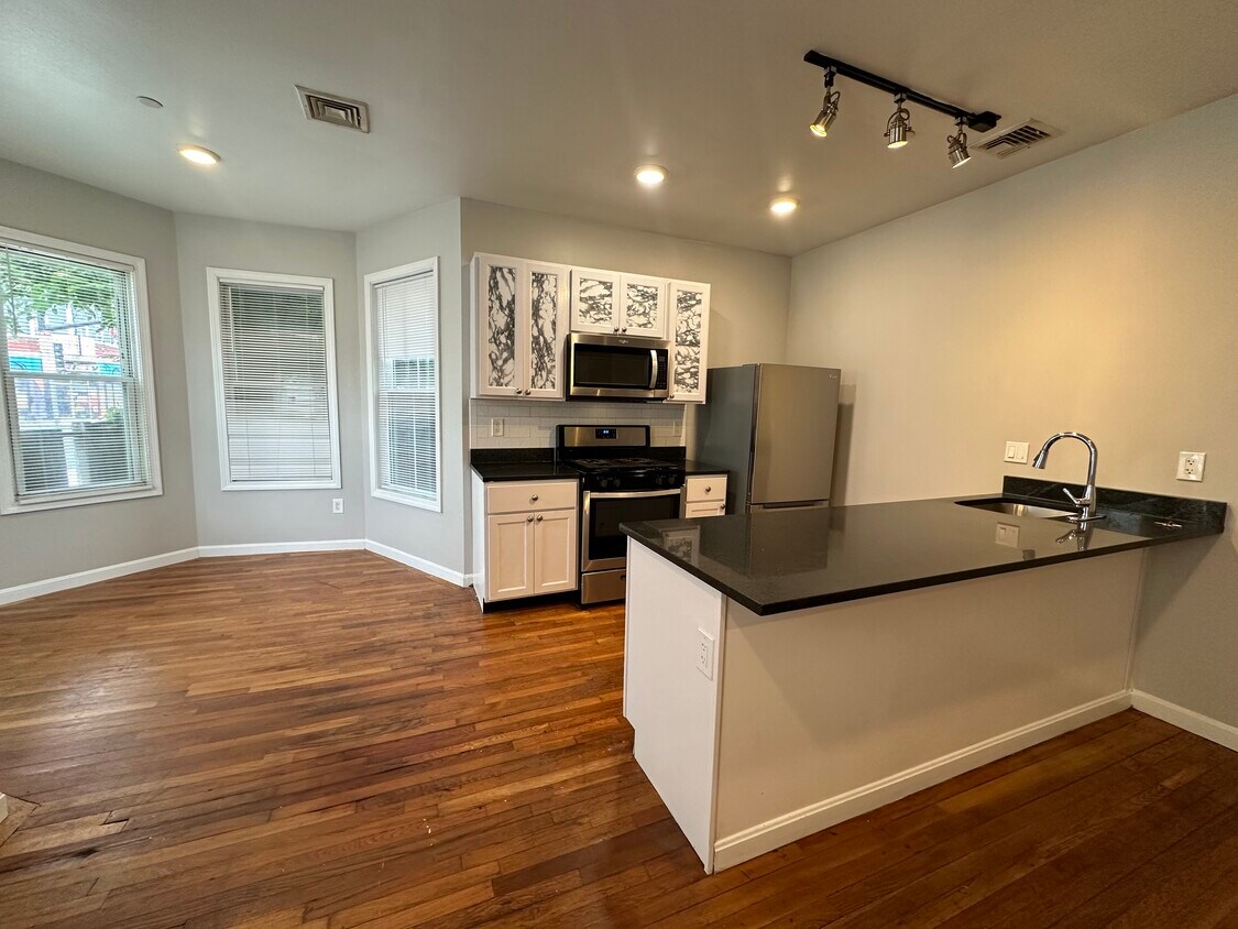 Foto principal - 55 Cary Ave
