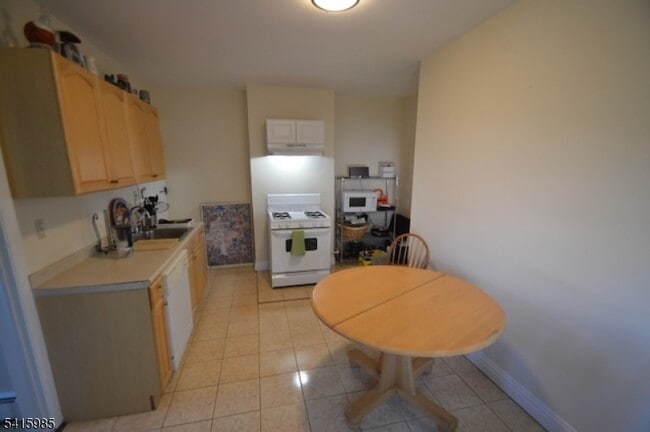 Building Photo - 17 Bowers Ln