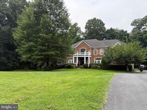 Building Photo - 1800 Eagles Ridge Ct\