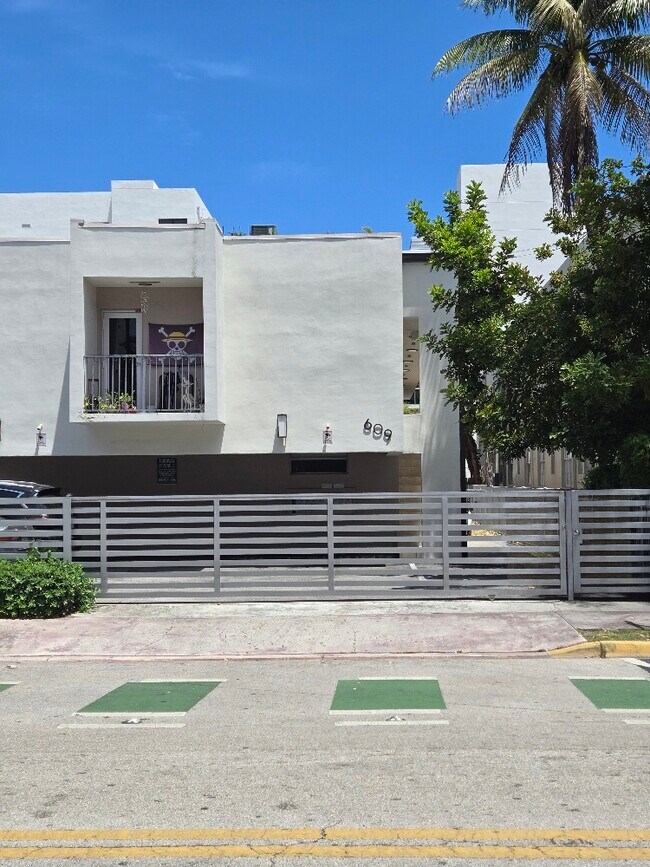 Building Photo - 609 Euclid Ave