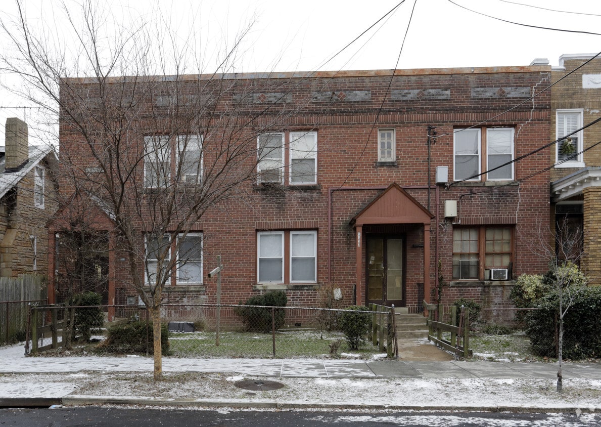 Foto del edificio - 1433 S St SE