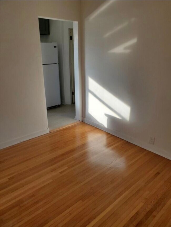 Foto del edificio - 1055 S Stanley Ave