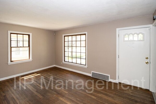 Building Photo - Cozy 3BD/1.5 BA Home- Westside Cleveland