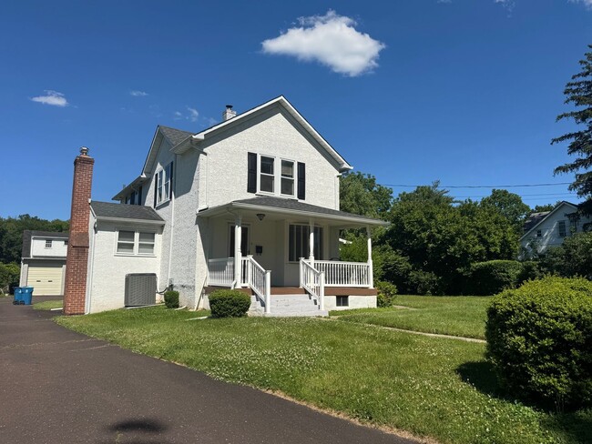 Building Photo - 1131 Trewellyn Ave
