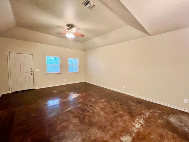 Building Photo - MUST SEE!! 3 Bedroom 2 Bath Duplex In New ...