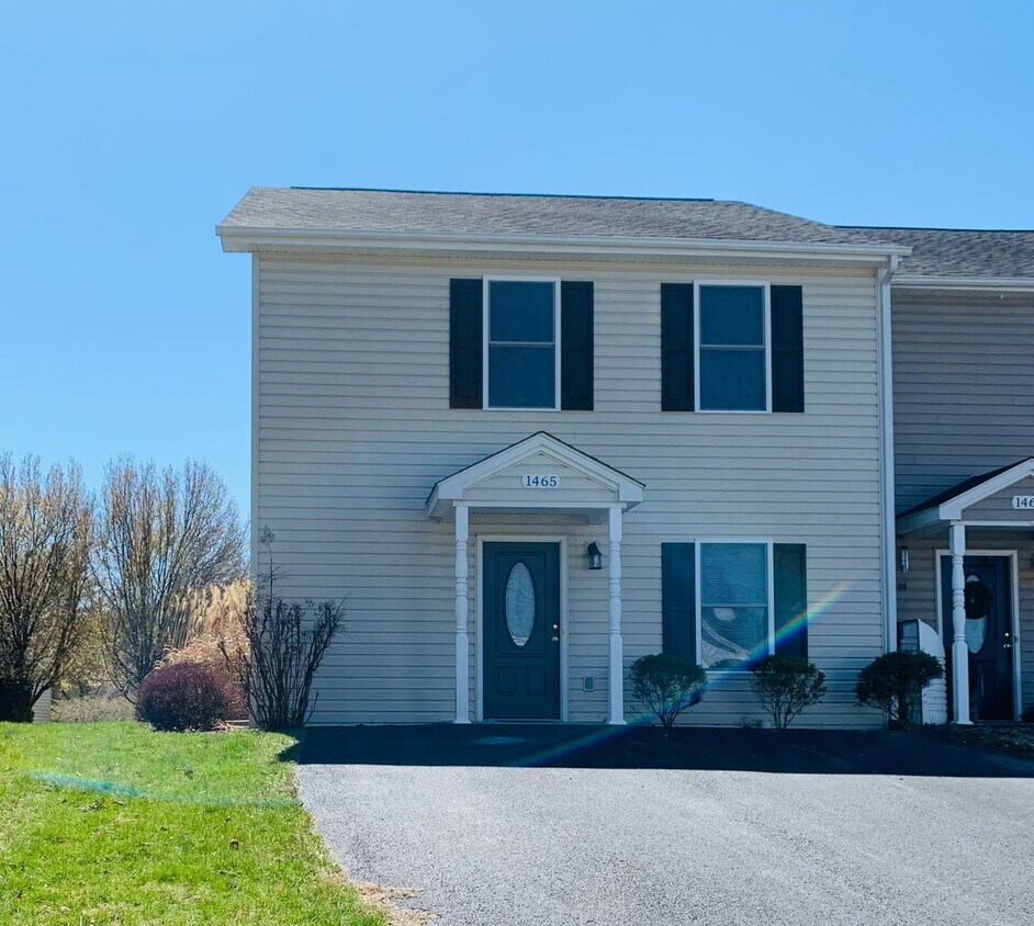 Primary Photo - 4 Bedroom, 2.5 Bath House
