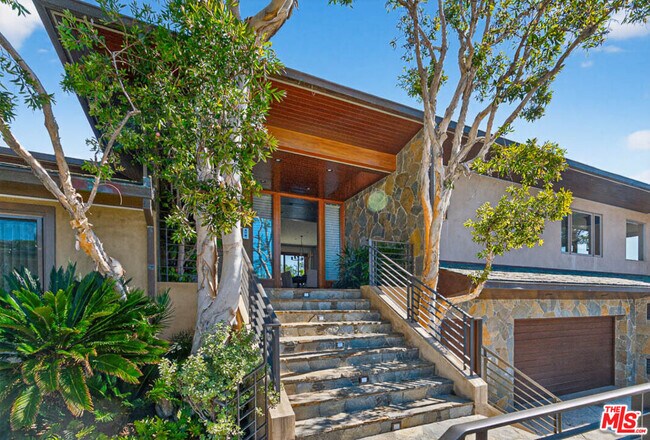 Foto del edificio - 1120 El Medio Ave