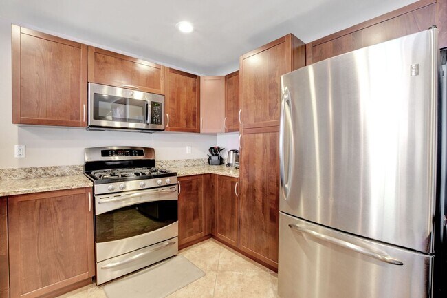 Building Photo - HIGHRISE DOWNTOWN, FULLY FURNISHED!