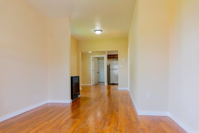 Foto del edificio - Spacious 3 bedroom / 2 bathroom single family home available in Tacoma!