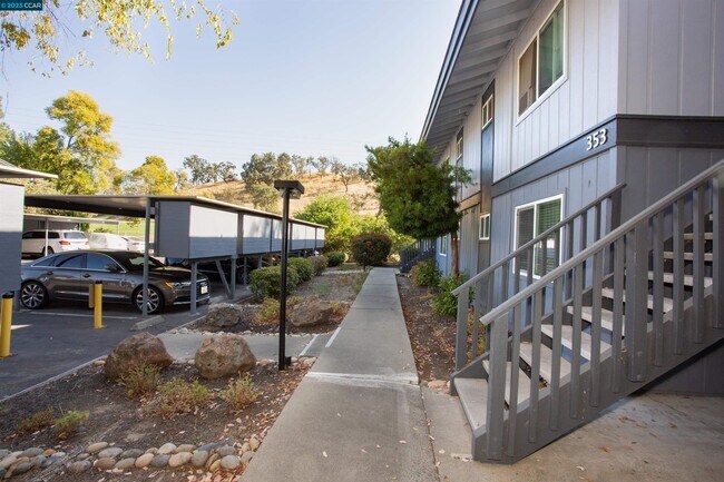 Foto del edificio - 353 Masters Ct