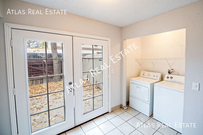 Building Photo - Centrally located 2BR/1.5BA